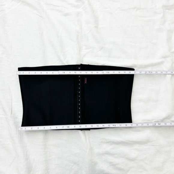 DILANNI Waist Trainer Corset in Black - Picture 5 of 13